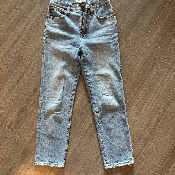 Madewell Classic Straight Jean in 25 - Picture 1 of 3